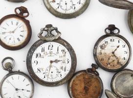 Vegyes zsebóra tétel, alkatrésznek, nagy méretű zsebórák, stopperek, van ami működik 10 db van csak ...