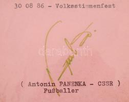 Antonín Panenka (1949-) csehszlovák focista aláírása papírlapon