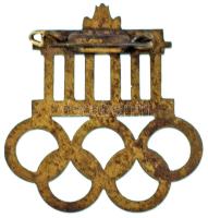 Német Harmadik Birodalom 1936. "XI. Olimpia Berlin" zománcozott olimpiai jelvény, hátlapon...