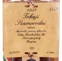 1983 Tokaji Szamorodni száraz, Tokaji Kereskedőház Rt. Sátoraljaújhely, 0,5 l sorszámozott, jelzett,...
