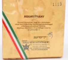 1983 Tokaji Szamorodni száraz, Tokaji Kereskedőház Rt. Sátoraljaújhely, 0,5 l sorszámozott, jelzett,...