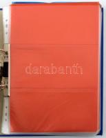 Sötétkék színű két gyűrűs bankjegy album, benne 36db régi típusú színes (kék, piros, áttetsző) műany...