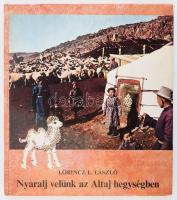 Lőrincz L. László: Nyaralj velünk az Altaj hegységben. 1982, Móra Ferenc Könyvkiadó. Kiadói kartonált kötés, jó állapotban. Benne egy lapon a szerző DEDIKÁCIÓJA.