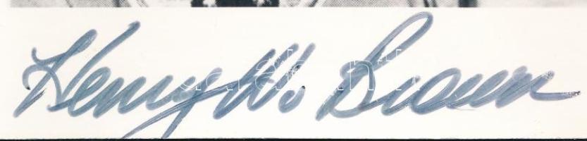 Henry William Brown (1923-2008) amerikai II. világháborús pilóta, repülő ász autográf aláírása őt áb...