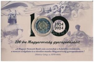2024. 100Ft "100 éves a Magyar Nemzeti Bank" első napi veret díszcsomagolásban "07487" T:UNC