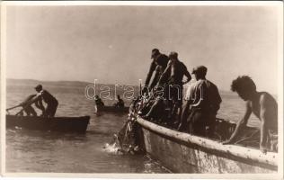 1932 Halászok / fishermen. photo
