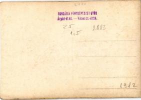 Vadász a zsákmánnyal / Hunter with prey. Hungária Fényképészet (Győr) photo (vágott / cut)