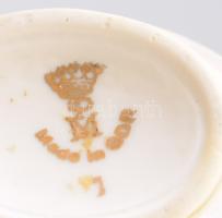 Zsánerjelenetes irizáló kisváza, jelzett, m: 13,5 cm