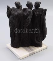 Három grácia. Festett kerámia, márvány talapzaton, jelzett, apró lepattanásokkal, kezeken sérülés, m: 30 cm