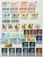 Angol tétel nagyon sok klasszikussal, sok postatiszta modern bélyeggel (magas névérték), összefüggés...