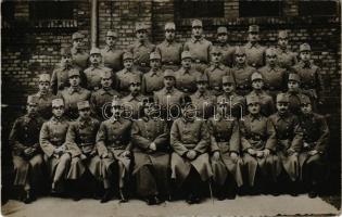 Az 1913/14-es év önkénteseinek egyik csoportja / Austro-Hungarian K.u.K. military, group of volunteer soldiers. Schäffer Armin udvari fényképész (Budapest) photo (fa)