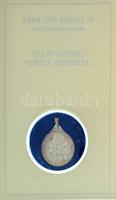 1991. "II. János Pál pápa Magyarországon" kétoldalas Ag emlékérem füllel, előlapján 2db ru...