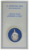 1991. "II. János Pál pápa Magyarországon" kétoldalas Ag emlékérem füllel, előlapján 2db rubinnal díszítve, tanúsítvánnyal, eredeti díszkiadásban (0,999/~29mm) T:AU patina