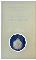 1991. "II. János Pál pápa Magyarországon" kétoldalas Ag emlékérem füllel, előlapján 2db ru...