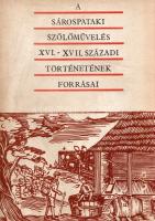 Román János: A sárospataki szőlőművelés történetének 16-17. századi forrásai a mezővárosi protokollumokban. Közli Román János. Sárospatak, 1964. (Múzeumok Rota Üzeme, [Budapest]). 227 + [1] p. Egyetlen kiadás. Összesen 400 példányban készült borászat-történeti forráskötetünk a sárospataki városbíró által fogalmazott, ellenjegyzett magyar nyelvű szőlészeti-borászati adásvételi dokumentumokat adja közre. A dokumentumok 1579-1699 között keletkeztek, és nem csupán a szőlészeti pereskedések mögött meghúzódó konfliktusokat, indulatokat és érveléseket örökítik meg, hanem egyszersmind rámutatnak a sárospataki szőlősgazdák gazdasági kapcsolatainak topográfiai vetületeire (az adásvételi formulák olykor nem éppen a szomszédban élő, kassai személyekhez is kötődhetnek). A kötet végén részletes névmutató. (A Sárospataki Rákóczi Múzuem Forráskiadványai 1.) Fűzve, színes, illusztrált kiadói borítóban.