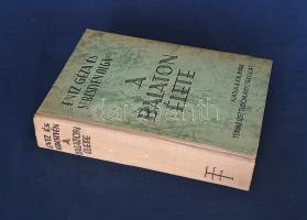 Entz Géza - Sebestyén Olga: A Balaton élete. 44 táblával és 67 szövegképpel. Budapest, 1942. Királyi Magyar Természettudományi Társulat (Sylvester Rt. ny.) VIII + 366 p. + 22 t. (kétoldalas). Egyetlen kiadás. Entz Géza (1875-1943) zoológus, biológus és Sebestyén Olga (1891-1886) biológus, limnológus közös tanulmánykötete a Balaton természettudományos kutatásának fontos munkája. A Balaton morfológiáját, éghajlatát kutató bevezető fejezetek után a Balaton vízi élővilágának rendszeres vizsgálata következik, oldalszámozáson belül számos állattani ábrával illusztrálva. Példányunk fűzése az előzékeknél enyhén meglazult. (A Királyi Magyar Természettudományi Társulat könyvkiadóvállalata, 124. kötet.) BOEH VIII, 2182. Feliratozott kiadói félvászon kötésben. Jó példány.