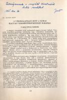 Major Jenő:  A városalaprajz, mint a korai magyar városépítéstörténet forrása. A soproni belváros kialakulása. (Dedikált.) (Budapest), 1965. (Akadémiai Nyomda). 163-174 p. Egyetlen kötetkiadás. Dedikált: "Feleségemnek - megértő türelméért hálás szeretettel: Jenő. 1965. dec. 20." Major Jenő (1922-1988) településtörténész szövegközti alaprajzokkal illusztrált rövid történeti urbanisztikai tanulmánya Sopron városmagja kialakulásának rekonstruálására tesz kísérletet. A szerző külföldi analógiák nyomán arra a következtetésre jut, hogy a város az elpusztult római város falainak mentén éledt újjá, feltűnően sűrű városmagja viszont korábban üresen álló, lakatlan térség volt, ez üresen álló területen csak később kezdtek építkezni a frissen országba érkezett német telepesek. (Különlenyomat az Építés- és Építészettudományi Közlemények 1965. évi 1. számából.) Fűzve, kiadói borítóban. Jó példány.