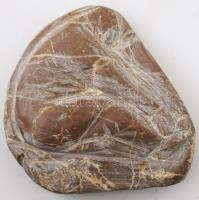 Nagy Sándor (1923-2017): Pihenő. Faragott és vésett kő, jelzés nélkül, m: 7,5 cm