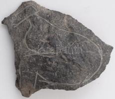 Nagy Sándor (1923-2017): Ülő alak. Faragott és vésett kő, jelzés nélkül, m: 10 cm