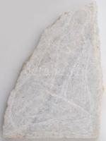 Nagy Sándor (1923-2017): Pihenő alak. Faragott és vésett kő, jelzés nélkül, m: 17,5 cm