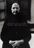 G. Szántó András (1937-2002): Nénike. Fotó, papír, kartonon, hátoldalán pecséttel jelzett, 38x27 cm