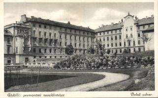 Gödöllő premontrei nevelőintézet belső udvar