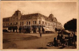 1938 Léva, Levice; Városi nagy szálloda és kávéház, piac / hotel and cafe, market + "1938 Léva visszatért" So. Stpl (EK)