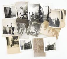 16 darab vegyes 20. századi fotó, vegyes témában, 9,5x6,5 cm alatt
