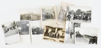 10 darab régi és modern fotó, vegyes témában és állapotban, közte repülőgép, nyaralás, csoportképek, stb, 9,5x6,5 cm alatt