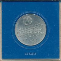 Német Demokratikus Köztársaság 1983. 20M Cu-Ni "Karl Marx halálának 100. évfordulója" műanyag tokban T:AU kis patina German Democratic Republic 1983. 20 Mark Cu-Ni "100th anniversary of Karl Marx's death" in plastic plastic case C:AU small patina