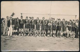 cca 1930 Phönix Buziásfürdő - Kolping Lugos (8:0) labdarúgó-mérkőzésen készült csapatfotó (gólszerzők: Kálózy 3, Schram 2, Csulik 2, Szabó 1), a hátoldalon feliratozott fotólap, ragasztásnyomokkal, 14x9 cm