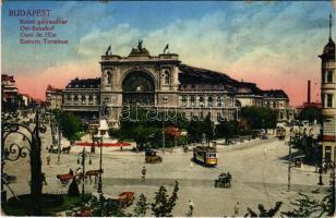 Budapest VII. Keleti pályaudvar, vasútállomás, Baross szobor, villamos (gyűrődés / crease)