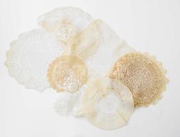 11 darab antik horgolt kis terítő, klf méretben