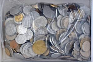Vegyes, magyar és külföldi érmetétel mintegy ~1kg súlyban, T:vegyes Mixed, Hungarian and foreign coin lot (~1kg) C:mixed