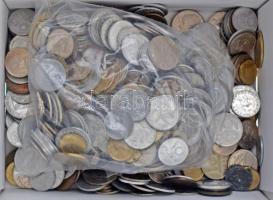 Vegyes, magyar és külföldi érmetétel mintegy ~1kg súlyban, T:vegyes Mixed, Hungarian and foreign coin lot (~1kg) C:mixed