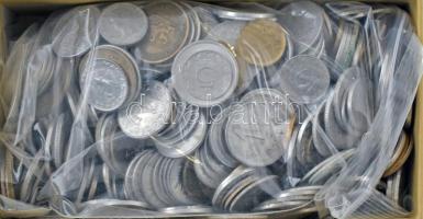 Vegyes, magyar és külföldi érmetétel mintegy ~1kg súlyban, T:vegyes Mixed, Hungarian and foreign coin lot (~1kg) C:mixed