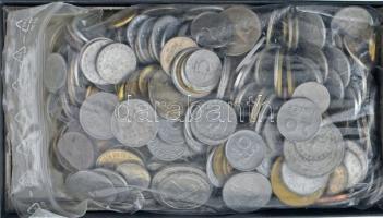 Vegyes, magyar és külföldi érmetétel mintegy ~1kg súlyban, T:vegyes Mixed, Hungarian and foreign coin lot (~1kg) C:mixed