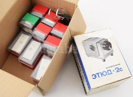 FED Etude 2c szovjet gyártmányú diavetítő, tartozékokkal, dobozában, nincs kipróbálva + 9 doboz (9x35 db) csehszlovák gyártmányú diakeret, újszerű állapotban