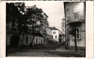 1940 Nagyvárad, Oradea; utca a református templommal / street with Calvinist church. photo (EK)