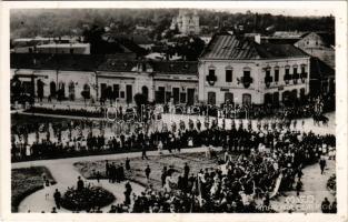 1940 Zilah, Zalau; bevonulás, magyar zászlók, Édes és Seres Samu üzlete / entry of the Hungarian troops, Hungarian flags, shops