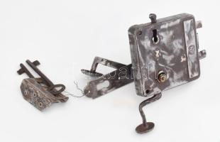 Antik jelzett kapu zár, 2 darab kulccsal