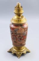 Satsuma porcelán petróleum lámpa, francia réz szerelékkel, jelzett, m: 37 cm