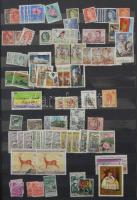 1,5- 2000 db vegyes külföldi bélyeg kb az 1930-1995 közötti időszakból 12 lapos nagyalakú berakóban