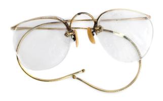 Antik drótkeretes szemüveg, tokban