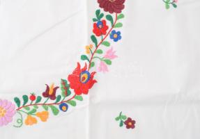 Kalocsai mintás hímzett abrosz 90x90 cm és 10 db kisebb alátét