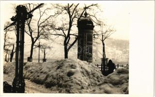 Budapest V. Pesti korzó télen nagy hóval, szemben a Citadella. photo