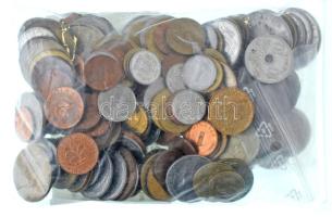 Vegyes, főleg NSZK, ukrán és román érmékből álló külföldi érmetétel, mintegy ~590g súlyban, közte Vatikán 1937. 10c bronz + Monaco 1965. 1/2Fr Ni "III. Rainier" + T:vegyes Mixed, foreign coin lot mostly from GFR, Ukraine and Romania (~590g), within Vatican 1937. 10 Centesimi bronze + Monaco 1965. 1/2 Franc Ni "Rainier III" C:mixed