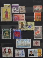 Néhány száz tengerentúli bélyeg sok motívummal, 6 lapos közepes berakóban