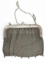 Ezüstözött fém színházi erszény, sérüléssel, 17x15 cm