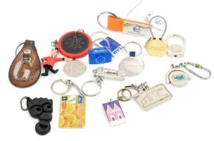 cca 12 darab klf kulcstartó